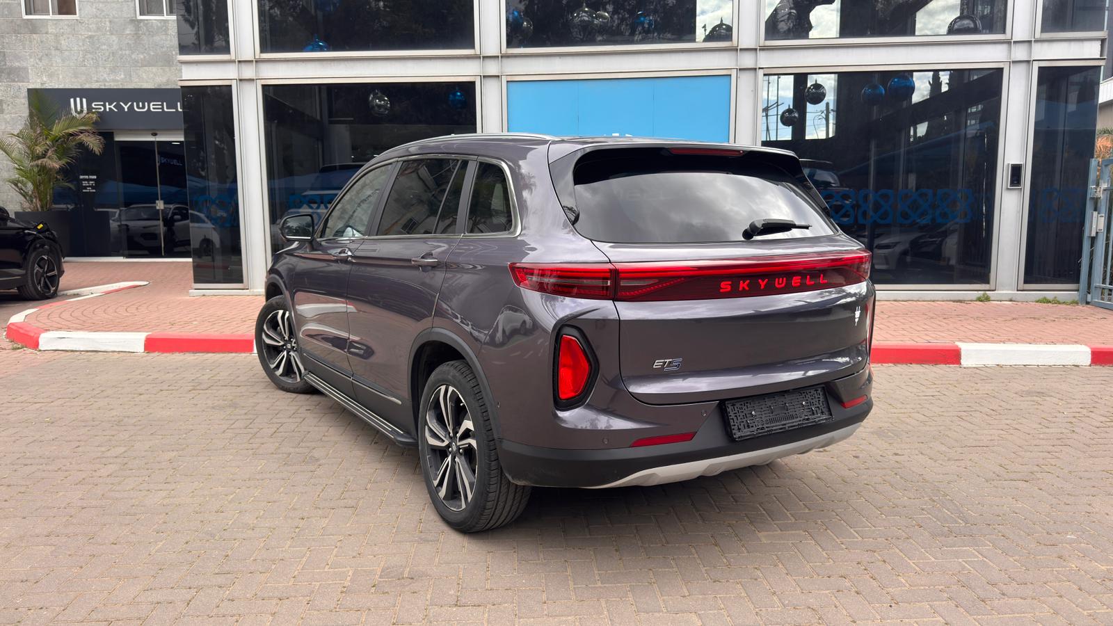 E5525afc 73fa 4c72 Aa31 7f21ee8b72a3